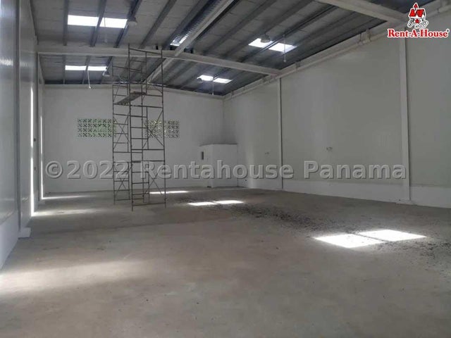 Prime Commercial Warehouse for Rent in Santiago